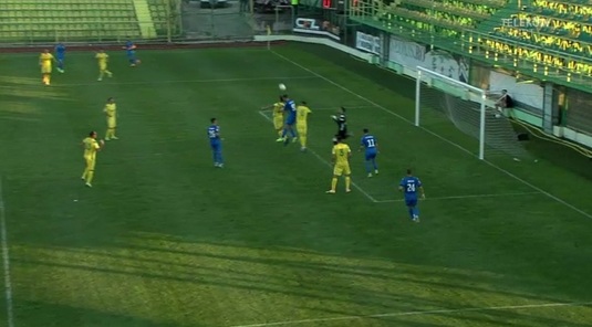VIDEO | Remiză între CS Mioveni şi SCM Gloria Buzău. Gazdele au jucat în inferioritate numerică din minutul 6, oaspeţii au ratat două lovituri de la 11 metri
