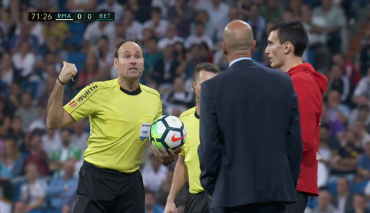 VIDEO Faza devenită virală aseară la Real - Betis! Zidane a băgat 12 jucători pe teren!