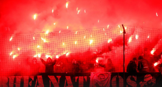 ”Au dat foc la stadion” FOTO - Ultraşii bosniaci au făcut haos în preliminarii. Meciul a fost întrerupt