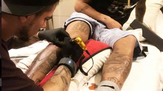 FOTO | Neymar şi-a dezvăluit două din viciile sale în ultimul tatuaj, realizat recent!