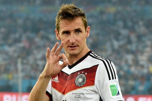 Miroslav Klose va prezenta trofeul Cupei Mondiale la tragerea la sorţi de la Moscova