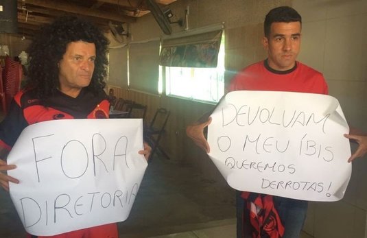 Asta e ştirea anului în sport! Fanii unei echipe din Brazilia au ieşit în stradă pentru a protesta faţă de victoriile propriei echipe