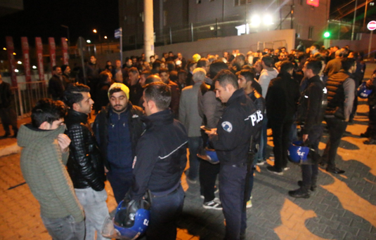 Continuă bătăile în fotbalul din Turcia. Un antrenor a fost arestat de poliţie după ce a lovit un jucător!