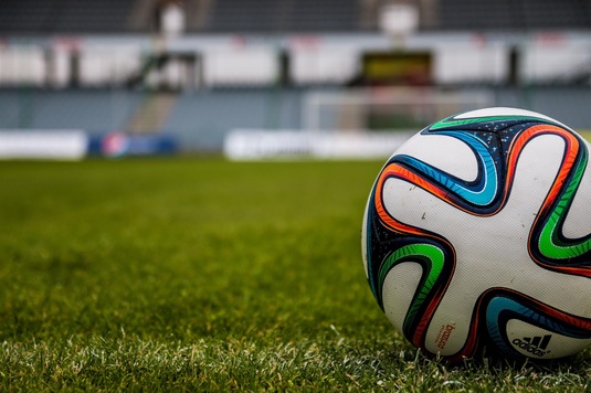 Un fotbalist de 16 ani a decedat după ce s-a prăbuşit pe teren, în Irlanda