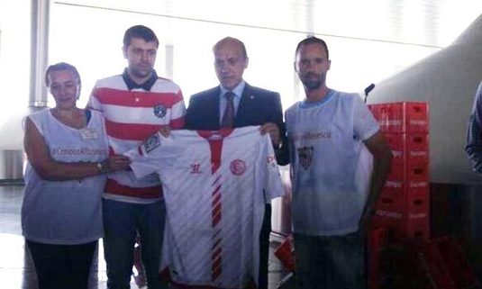 VIDEO Raul Rusescu a fost prezentat la FC Sevilla şi a vorbit în spaniolă! Vezi ce-a zis!