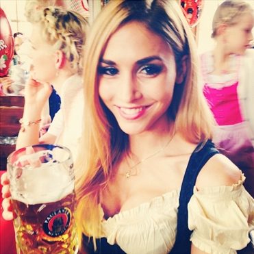 Gotze, felicitat de iubită chiar pe teren. Poze "fierbinţi" cu modelul german