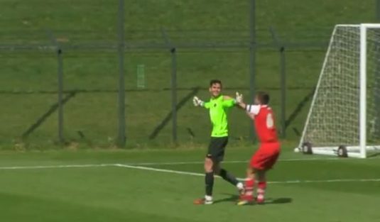 VIDEO Gol fabulos în Anglia, la tineret. Portarul a dat gol din propriul careu de 6 metri