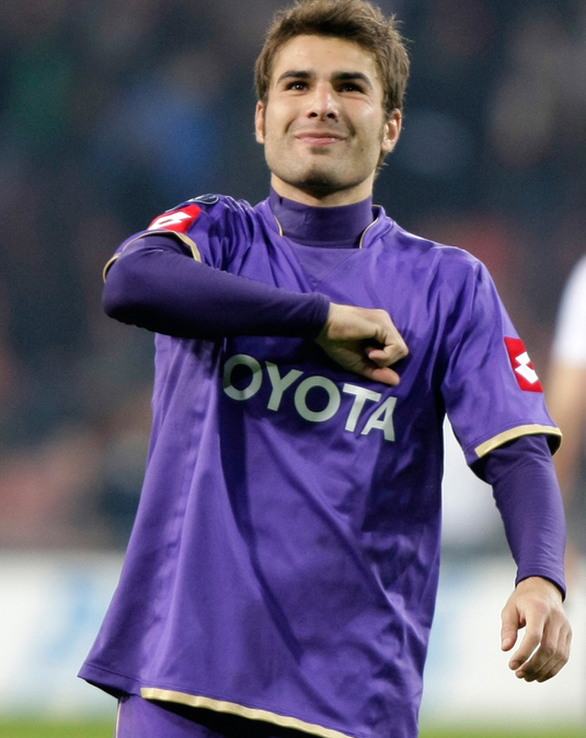 VIDEO | Fiorentina nu l-a uitat pe Adi Mutu, care a împlinit 38 de ani. Italienii au realizat un film cu cele mai frumoase momente ale românului în tricoul viola, însoţit de un mesaj emoţionant