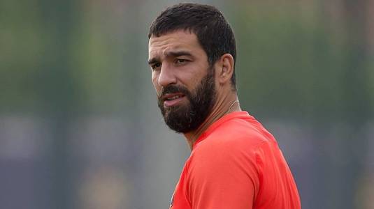 Apariţie şocantă a lui Arda Turan în vacanţă!