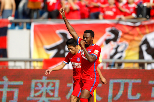 Chinezii nu glumesc! Antrenorul uriaş a fost dat afară de la o echipă din Superliga Chineză după şapte luni