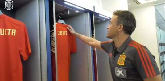 VIDEO INEDIT | Luis Enrique a anunţat lotul Spaniei în vestiar, agăţând la locurile lor tricourile jucătorilor convocaţi