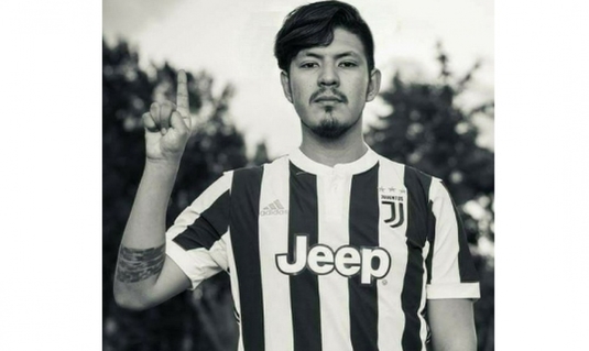 FOTO | Un mexican şi-a inventat o carieră la Juventus. Acorda interviuri în ziare şi falsifica poze în tricoul campioanei Italiei 