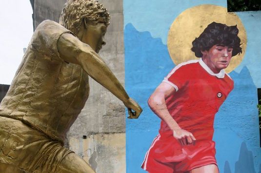 Totul pentru idolul lor! O statuie şi o frescă dedicate lui Maradona, inaugurate lângă stadionul echipei Argentinos Juniors
