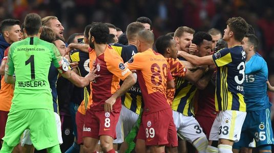 VIDEO Scene incredibile în derbiul Turciei, Galatasaray - Fenerbahce. Jucător alergat pe teren de rivali după ce a dat un eurogol
