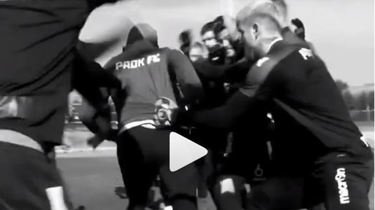 VIDEO | L-au luat la palme de ziua lui. Jucătorii lui PAOK, "surpriză" pentru Răzvan Lucescu
