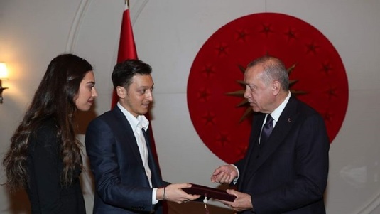 Mesut Ozil îl vrea pe Erdogan martor la nuntă. Cancelaria germană se declară întristată