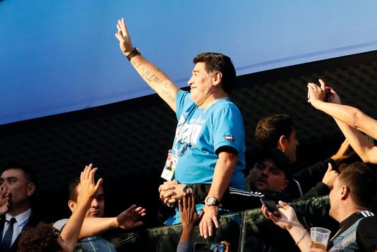 Legenda se întoarce pe covorul roşu! Diego Maradona va fi prezent la festivalul de la Cannes