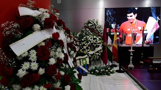 FOTO | Trupul neînsufeţit al lui Jose Antonio Reyes a fost adus la stadionul Sevillei. Nume mari ale fotbalului spaniol au venit să-şi ia adio