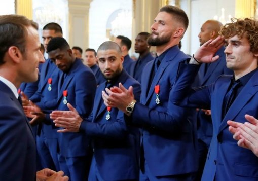 Preşedintele Emmanuel Macron le-a înmânat "Legiunea de onoare" componenţilor naţionalei Franţei care au câştigat Cupa Mondială 2018