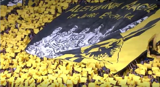 VIDEO | Atmosferă incredibilă creată de o echipă de liga a patra din Germania.  Peste 30.000 de suporteri au cântat la unison "You'll Never Walk Alone"