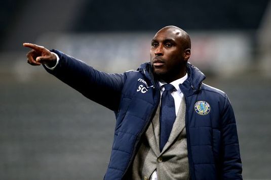 Sol Campbell a renunţat la postul de antrenor al echipei Macclesfield după doar opt luni