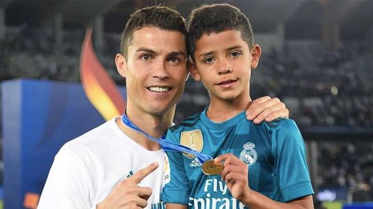VIDEO | Cristiano Ronaldo se bucură ca un copil atunci când îşi învinge fiul la un joc. Ce au făcut cei doi în avion 