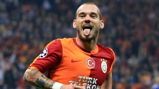 Wesley Sneijder consideră că ar fi putut ajunge la nivelul lui Messi şi Ronaldo. "Nu am avut ambiţie. Am mai şi băut un pahar de vin la cină"