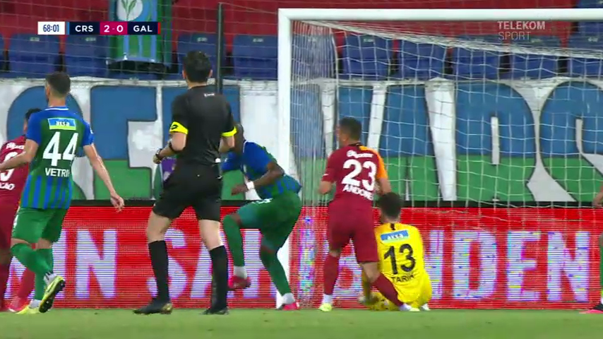 accidentare la genunchi a unui fotbalist)