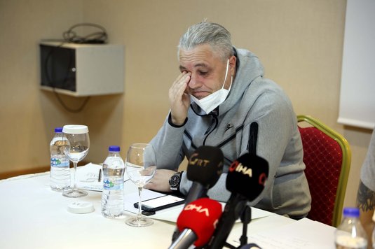 Marius Şumudică, despărţire în lacrimi de Gaziantep! Ce a spus în faţa jurnaliştilor la conferinţa de presă "de adio": "Mi s-a spus că nu vor să mai lucreze cu mine din cauza asta"