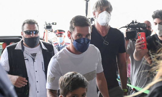 FOTO Familia Messi a părăsit reşedinţa de lux din Castelldefels şi va decola spre Paris + Poza de pe reţelele de socializare