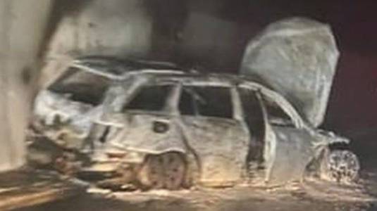 Suporterii au oprit şi incendiat maşina unui arbitru în Bosnia! "O persoană rănită a fost internată în spital"
