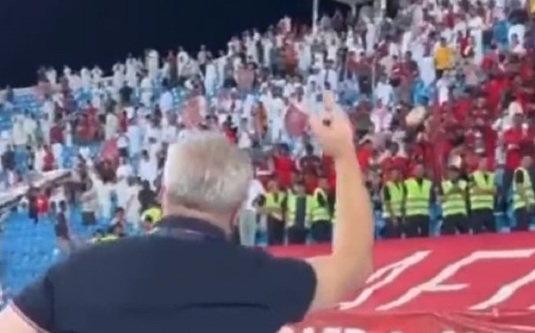 Marius Şumudică, din nou în formă! A dansat în faţa fanilor după victoria lui Al Raed în campionatul Arabiei Saudite | VIDEO