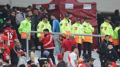 Momente de groază la meciul lui River Plate. Un suporter a căzut de pe o tribună şi a murit pe loc
