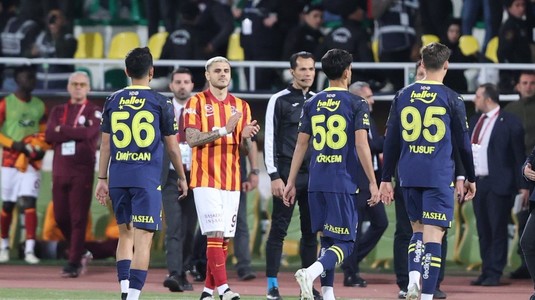 Imagini ireale în ”Clasicul Turciei!” Fenerbahce a părăsit gazonul la doar două minute de la startul derby-ului cu Galatasaray. Motivul din spatele deciziei radicale