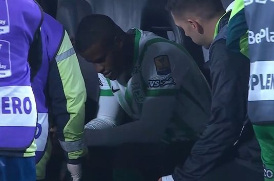 VIDEO Panică la un meci din Columbia! Andres Felipe Roman s-a prăbuşit pe teren şi a leşinat 