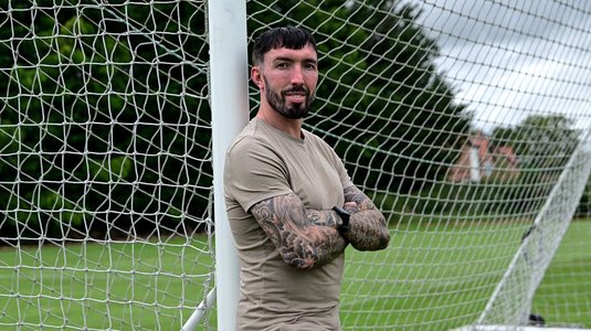 Cazul incredibil al unui fotbalist profesionist din Anglia. Jucătorul a pariat de peste 6000 de ori şi a primit o suspendare record