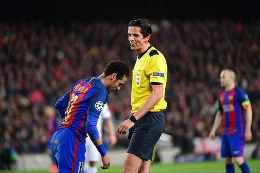 Se retrage arbitrul care a condus meciul controversat Barcelona - PSG 6-1! Ce s-a întâmplat cu el în ultimii ani de carieră
