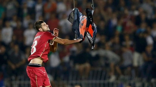FOTO | Tensiune uriaşă înaintea partidei arbitrate de Istvan Kovacs. Ce s-a întâmplat pe stadionul unde se joacă Serbia - Albania. Oaspeţii au răbufnit