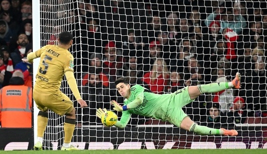 Arsenal a bătut-o pe Palace la loviturile de departajare şi este în semifinalele Cupei Ligii Angliei