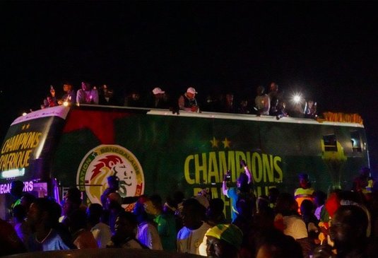 Sărbătoare uriaşă la Dakar! Jucătorii Senegalului, primiţi ca eroi după cucerirea Cupei Africii pe Naţiuni – VIDEO