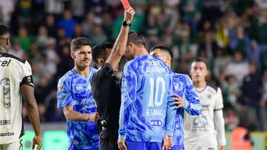 Primul cartonaş roşu din carieră. La 40 de ani, Gignac a făcut scandal şi a fost eliminat direct în campionatul Mexicului