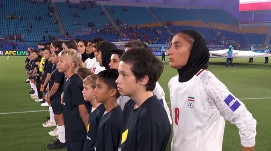 Au fost numite "trădătoare în vreme de război", după gestul pe care l-au făcut la meci! “Aceste persoane trebuie pedepsite sever”