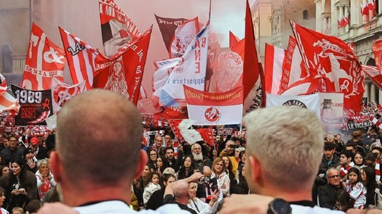 Promovare istorică după 26 de ani: un oraş întreg a ieşit în stradă pentru a sărbători