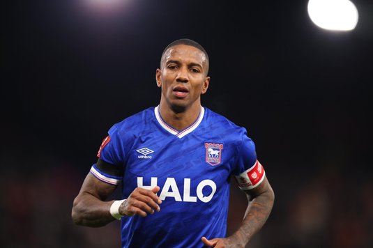 La 40 de ani, mijlocaşul Ashley Young şi-a anunţat retragerea din activitate