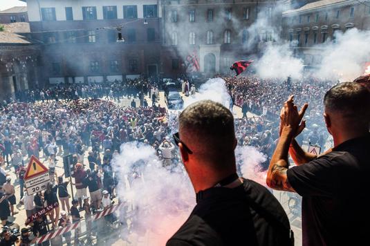 Mii de fani şi legende ale fotbalului l-au condus pe ultimul drum pe Franco Baresi: „Există un singur căpitan”