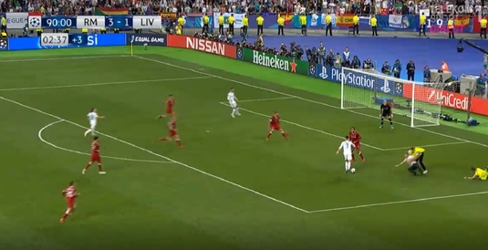 VIDEO | Un suporter a pătruns pe teren şi s-a îndreptat spre Cristiano Ronaldo. Cum a reacţionat starul lui Real Madrid