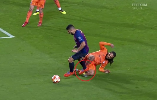 VIDEO | Penalty controversat primit de Barcelona. Arbitrul a fluierat lovitură de la 11 metri, deşi Suarez şi-a călcat adversarul