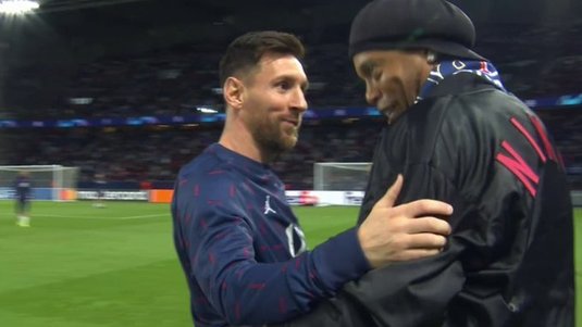 Moment special pe Parc des Princes, înainte de PSG - RB Leipzig. Messi şi Ronaldinho s-au îmbrăţişat pe teren | VIDEO