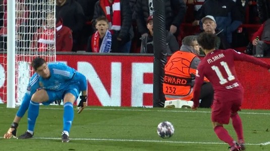 Gafă incredibilă! Courtois "a dansat" în faţa mingii, i-a dat-o lui Salah şi Liverpool a făcut 2-0 cu Real Madrid | VIDEO