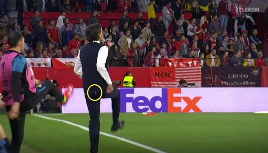 VIDEO | Antrenorul lui Lazio, moment delicat în timpul meciului cu Sevilla. Ce s-a întâmplat cu pantalonii săi :)